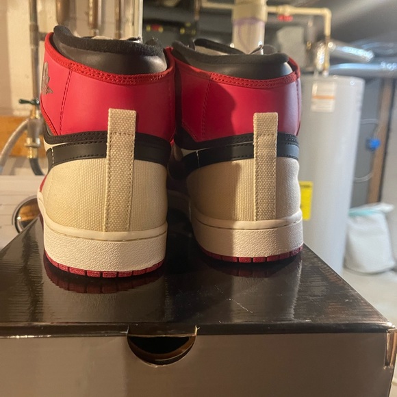 Air Jordan 1 - Picture 4 of 5